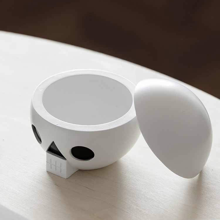 Skull - Shaped Ashtray with Lid, Stylish and Edgy Cigarette Ashtray