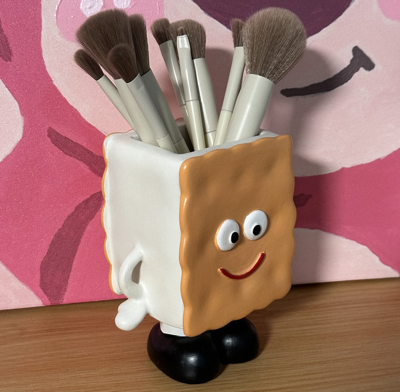 Cute Cartoon Biscuit Resin Pen Holder & Desk Organizer - Whimsical Desktop Decoration for Office, School & Home